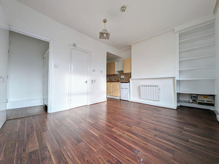 Studio To Rent In Ballards Lane, Finchley Central, N3