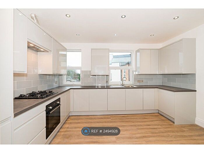3 Bedroom Flat To Rent In The Mall, London, W5