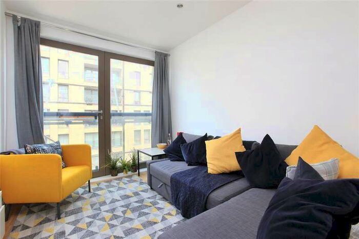 1 Bedroom Flat To Rent In Oak Square, Clapham, London, SW9