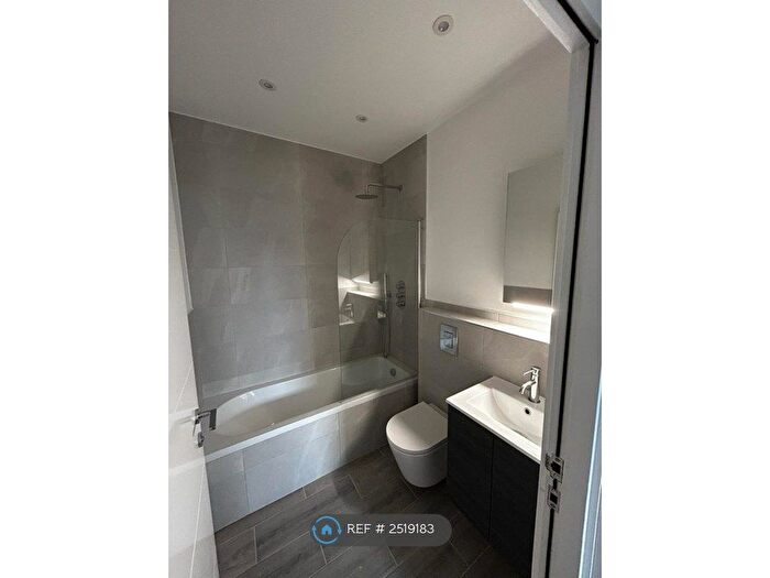 3 Bedroom Flat To Rent In Ramster House, London, SE20