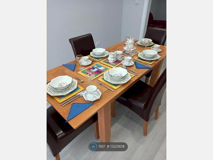 3 Bedroom Semi-Detached House To Rent In The Tideway, Rochester-Kent, ME1