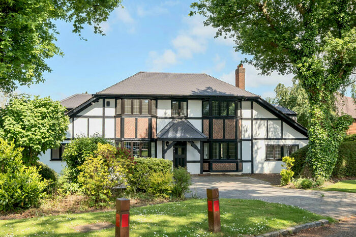 5 Bedroom Detached House To Rent In Robins, Elm Walk, Kent, BR6