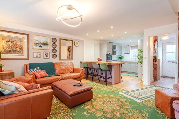 3 Bedroom Semi Detached House For Sale In Roman Way, Cubbington, Leamington Spa, Warwickshire, CV32