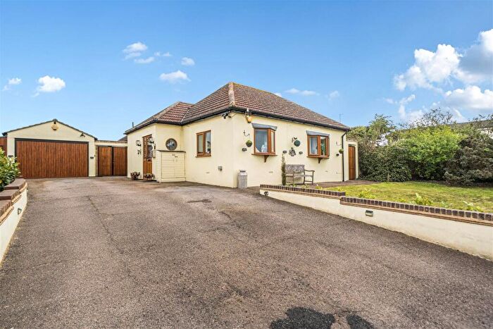 3 Bedroom Detached Bungalow For Sale In Forstal Lane, Harrietsham, Maidstone, ME17