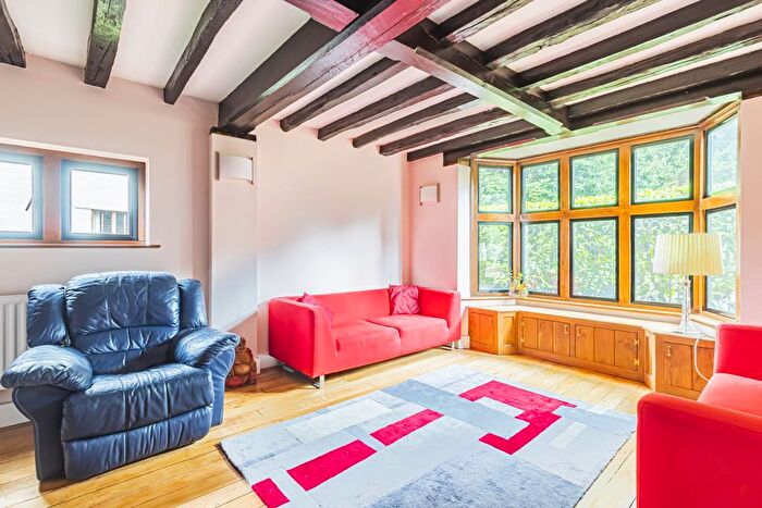 6 Bedroom Detached House To Rent In The Hermitage, London Road, Hemel Hempstead, Hertfordshire, HP1