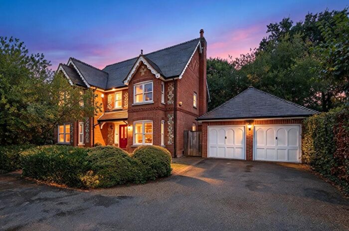 5 Bedroom Detached House For Sale In Hatfield Close, West Byfleet, Surrey, KT14