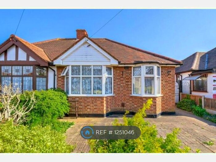 2 Bedroom Bungalow To Rent In Kelsie Way, Ilford, IG6