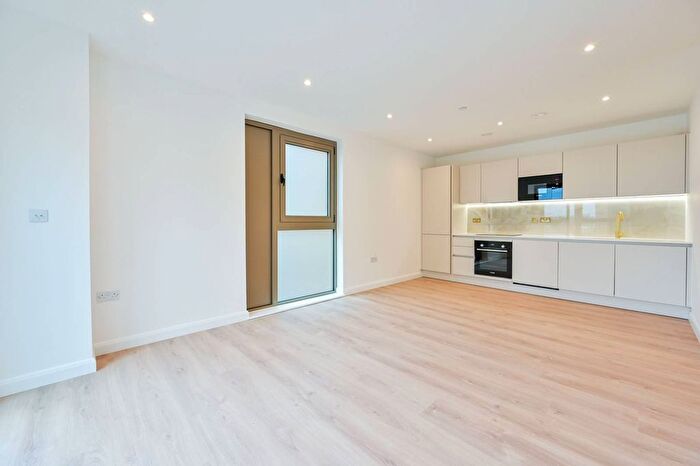1 Bedroom Flat To Rent In Solomons Passage, Peckham Rye, London, SE15