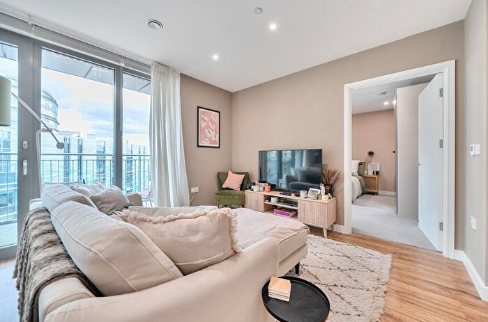 1 Bedroom Flat For Sale In Malvern House, Palmer Road, London, SW11