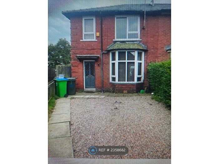 3 Bedroom Semi-Detached House To Rent In Further Pits, Rochdale, OL11
