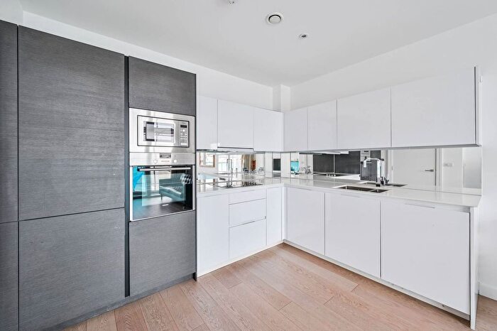 2 Bedroom Flat To Rent In River Gardens Walk, Greenwich, London, SE10