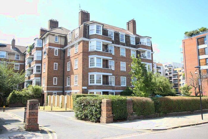 3 Bedroom Flat To Rent In Emlyn Gardens, London, W12