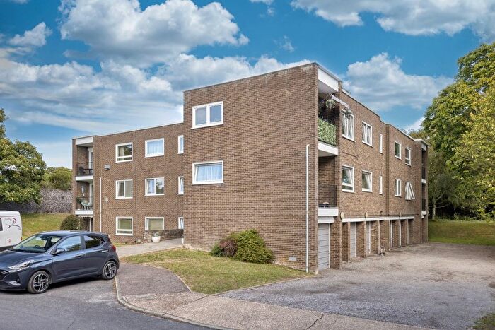 2 Bedroom Flat For Sale In Francis Road, Broadstairs, Kent, CT10