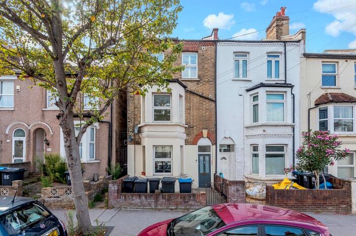2 Bedroom Flat To Rent In Queen Mary Road, London, SE19