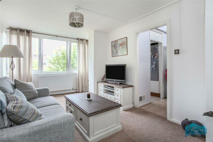 1 Bedroom Apartment To Rent In New Orleans Walk, Crouch End, London, N19