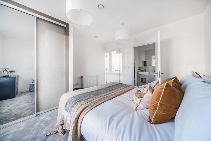 1 Bedroom Apartment To Rent In Bed, Rd Floor, Teal, Fresh Wharf, IG11