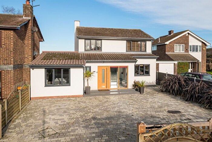 4 Bedroom Detached House For Sale In The Close, Thurleigh, Bedford, MK44