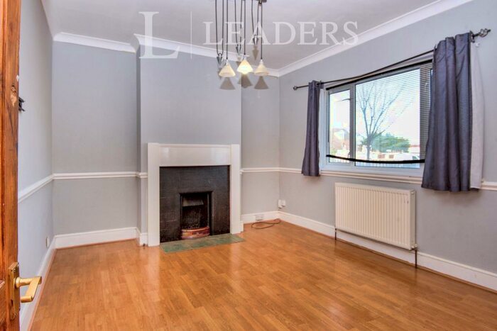 3 Bedroom Semi-Detached House To Rent In Prince Avenue, Westcliff-On-Sea, SS0