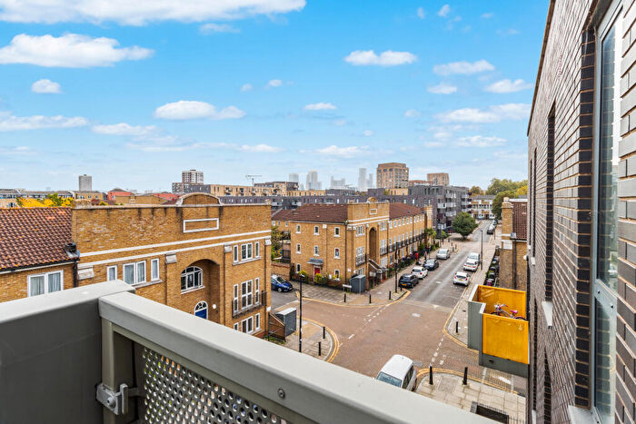 2 Bedroom Apartment To Rent In Killick Way, London, E1