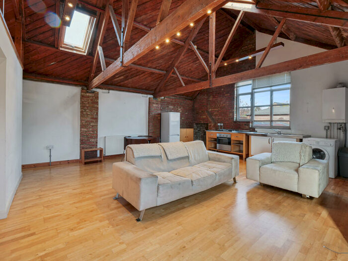 1 Bedroom Apartment To Rent In Cinnamon Mews, Palmers Green, N13