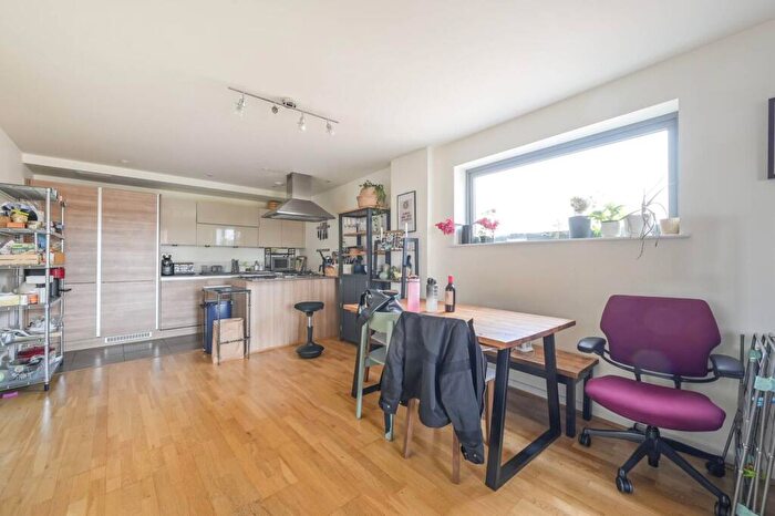 2 Bedroom Flat For Sale In Chi Building, Crowder Street, Shadwell, London, E1