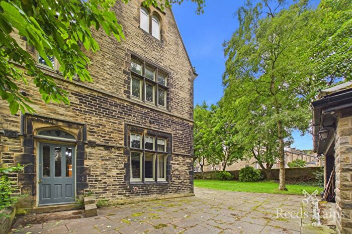 5 Bedroom End Of Terrace House For Sale In Chester Road, Halifax, West Yorkshire, HX3