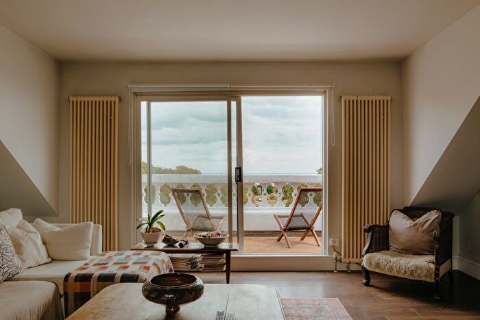 2 Bedroom Flat For Sale In Magdalen Road, St. Leonards-On-Sea, TN37