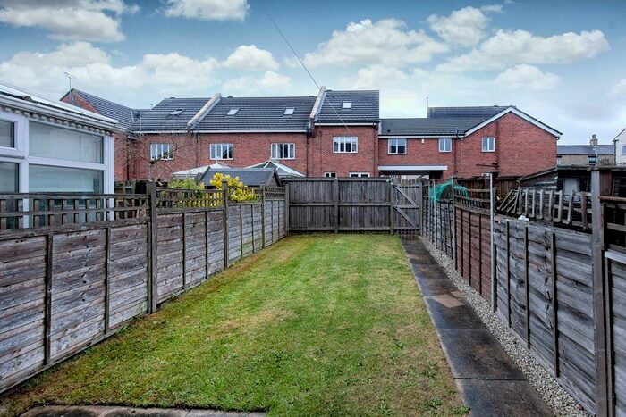 3 Bedroom Town House To Rent In Moorcroft, Ossett, WF5