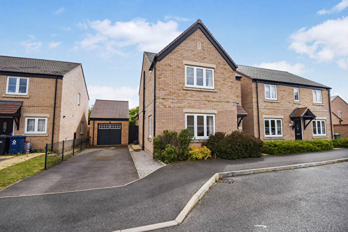 3 Bedroom Detached House For Sale In Apple Tree Close, Fenstanton, PE28