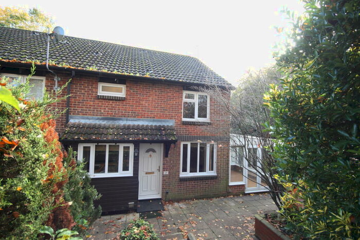 1 Bedroom Semi-Detached House To Rent In Knaphill, Woking, GU21