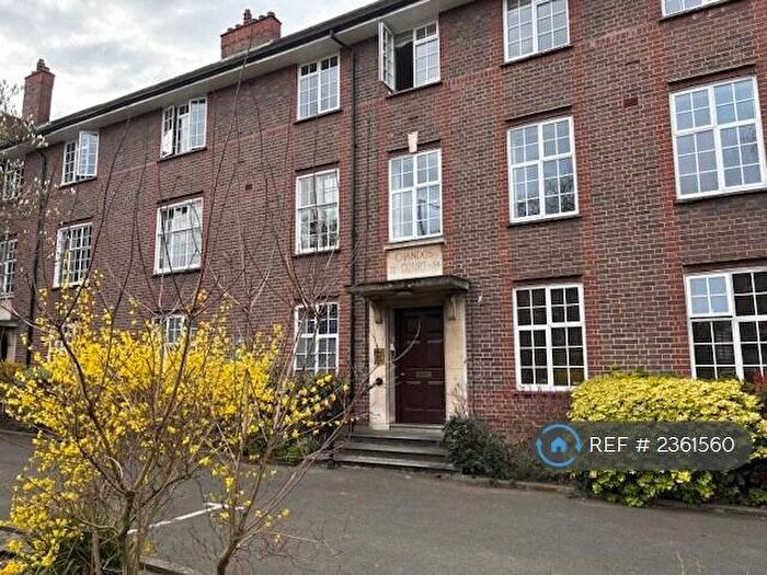 3 Bedroom Flat To Rent In Chandos Court, London, N14