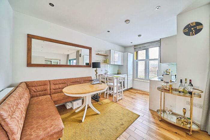 1 Bedroom Flat To Rent In Eythorne Road, London, SW9