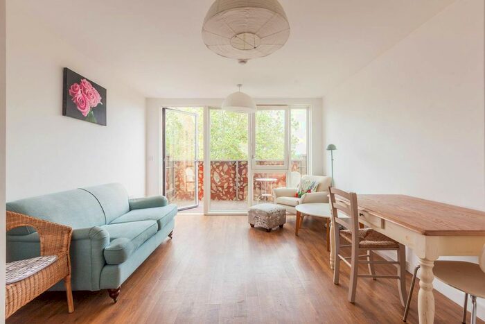 1 Bedroom Flat To Rent In Blondin Way, Rotherhithe, London, SE16