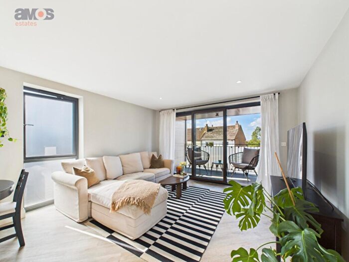 2 Bedroom Flat For Sale In High Road, Benfleet, Essex, SS7