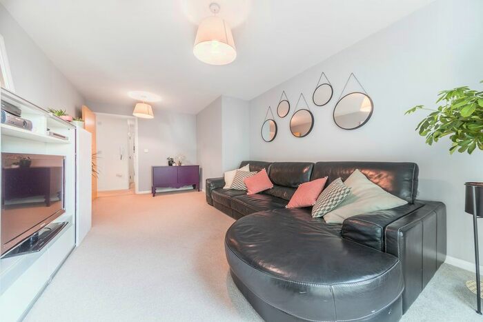 2 Bedroom Flat To Rent In Admiral House, St. George Wharf, Vauxhall, London, SW8