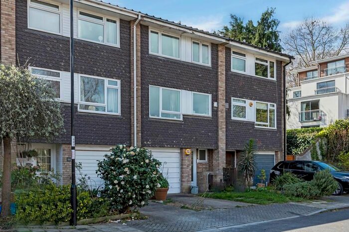 4 Bedroom Semi-Detached House To Rent In Forestholme Close, Taymount Rise, London, SE23