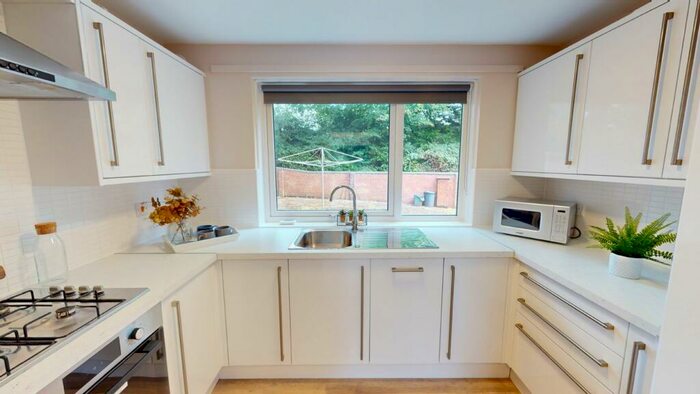 2 Bedroom Flat To Rent In Flat, Lebanon Close, EX4