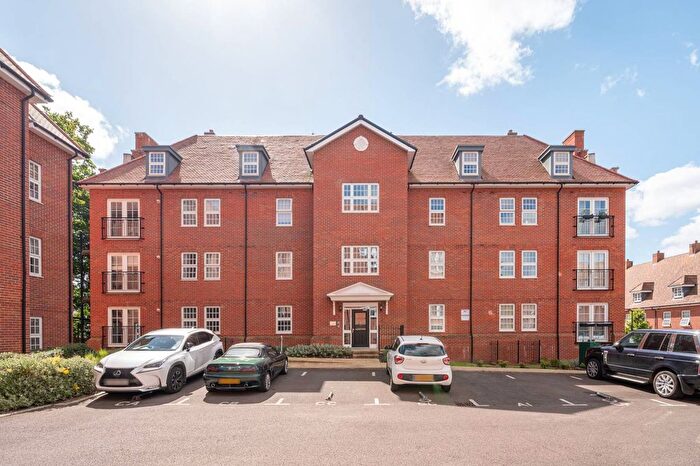 2 Bedroom Flat To Rent In Collison Avenue, High Barnet, Barnet, EN5
