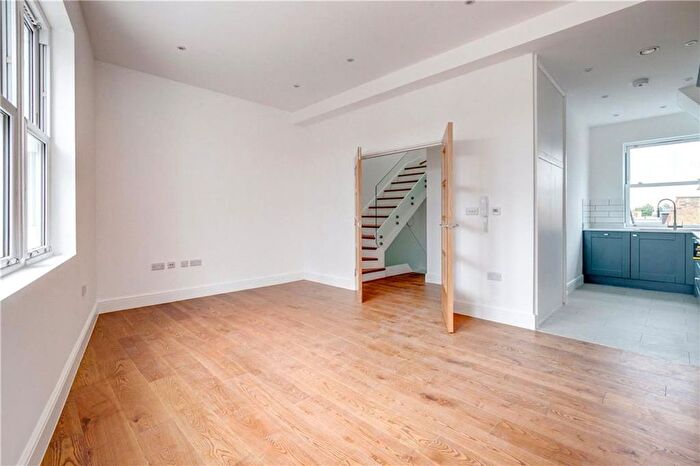 2 Bedroom Flat To Rent In Fulham Palace Road, London, SW6