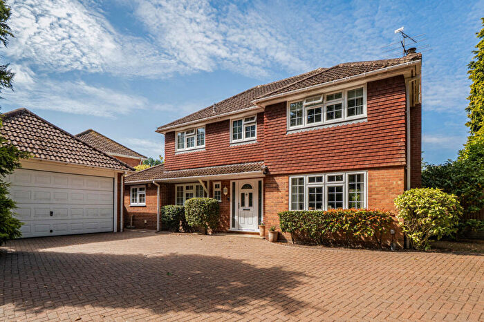 4 Bedroom Detached House For Sale In Waldorf Heights, Blackwater, Camberley, GU17