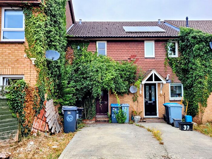 2 Bedroom Terraced House For Sale In Heather Close, Carterton, OX18