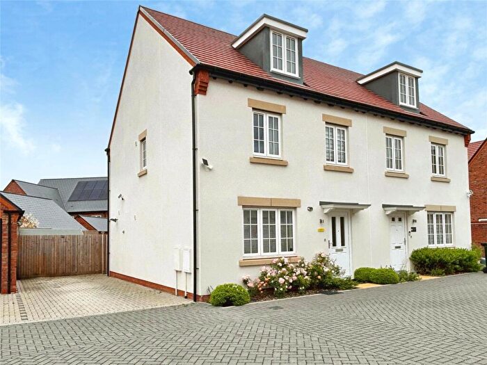 3 Bedroom Semi Detached House For Sale In Taunton Road, Bicester, Oxfordshire, OX26