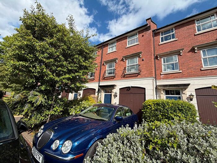 4 Bedroom Property To Rent In Courtlands Close, Birmingham, B5