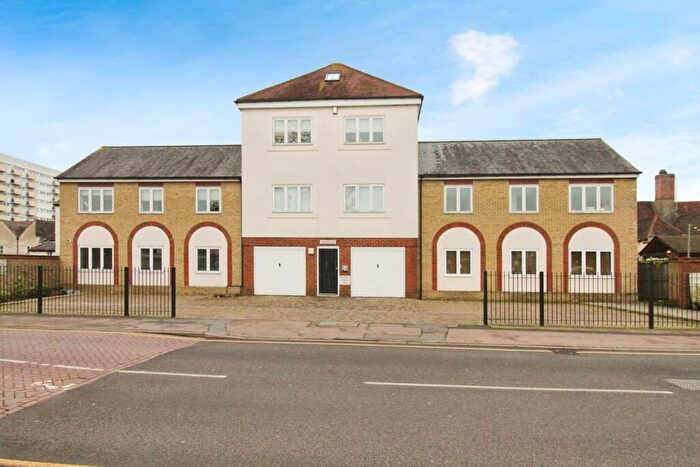 2 Bedroom Apartment To Rent In Taverners Way, Hoddesdon, EN11