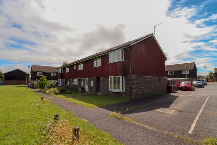 4 Bedroom Semi-Detached House To Rent In Highclere Close, Newmarket, Suffolk, CB8