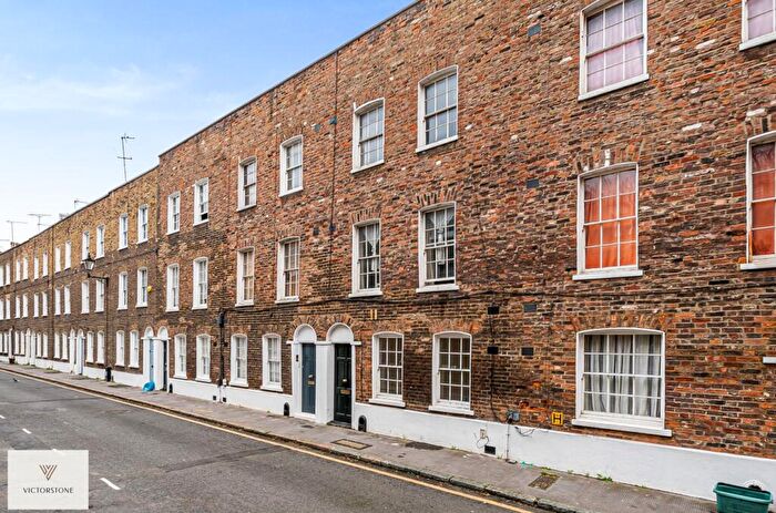 2 Bedroom Apartment To Rent In Rawstorne Street, Clerkenwell, London, EC1V