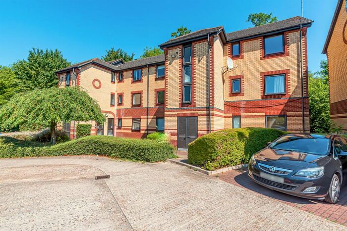 1 Bedroom Apartment To Rent In Landen Court, Finchampstead Road, Wokingham, RG40