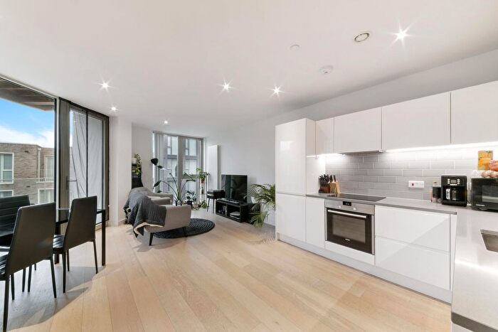 3 Bedroom Flat To Rent In Liner House, Royal Wharf, E16