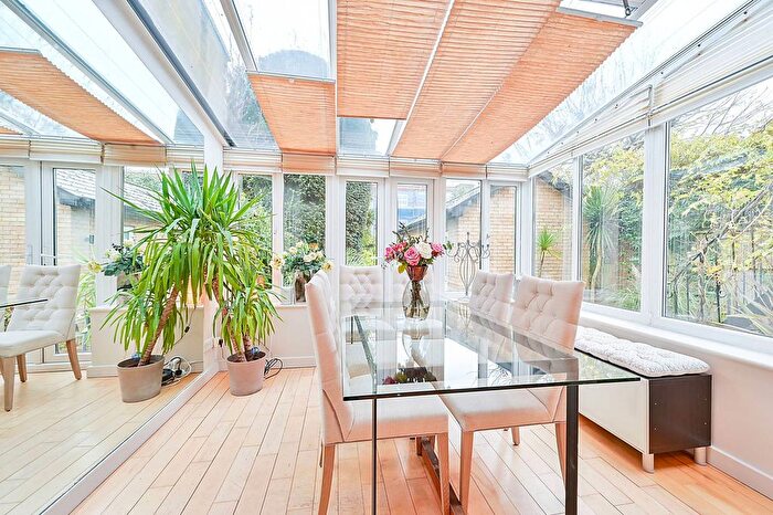 2 Bedroom Flat To Rent In Rusthall Avenue, Chiswick, W4