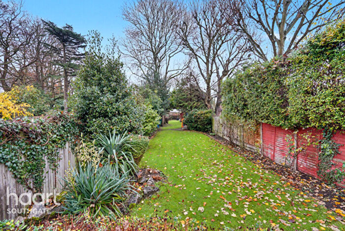 5 Bedroom Semi-Detached House For Sale In Cat Hill, Barnet, EN4